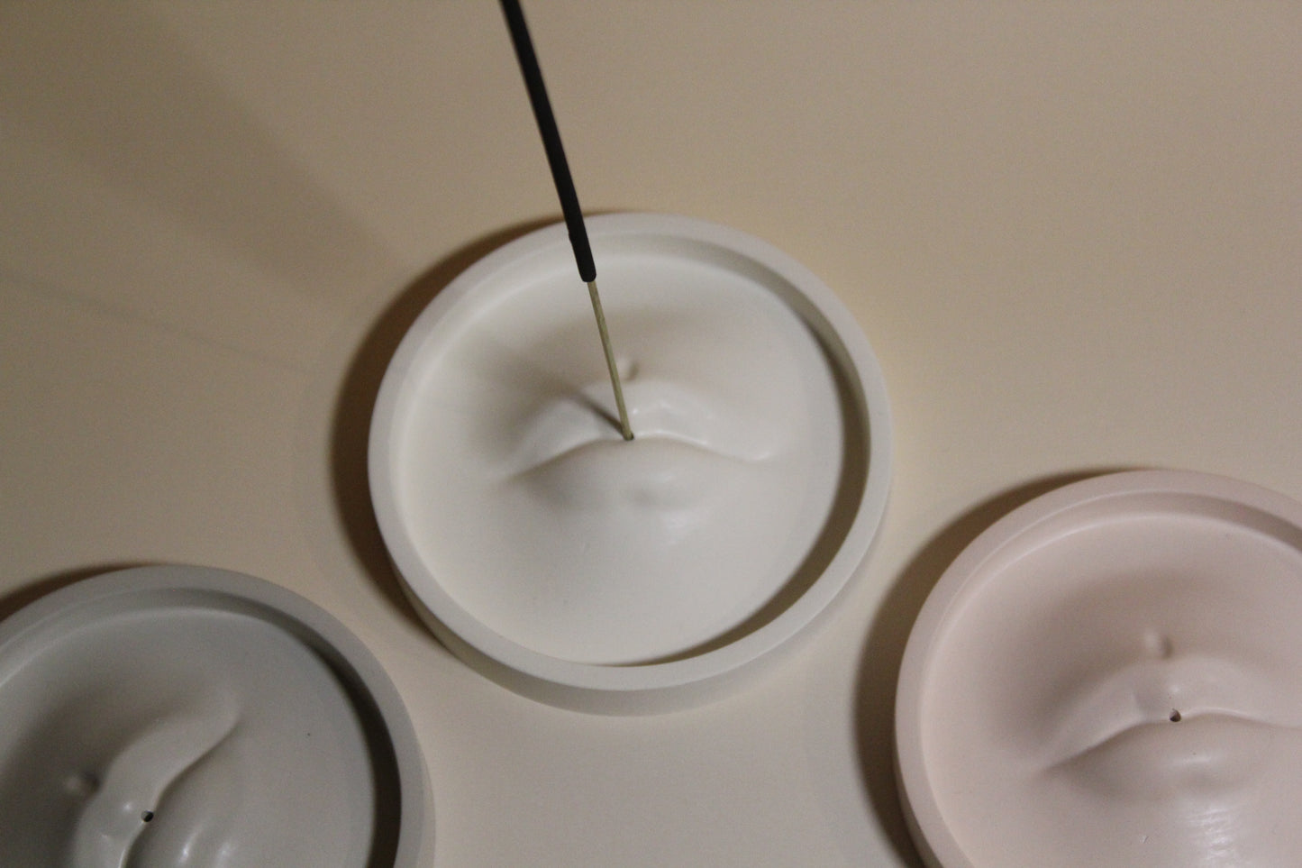 Incense holder: LIPS