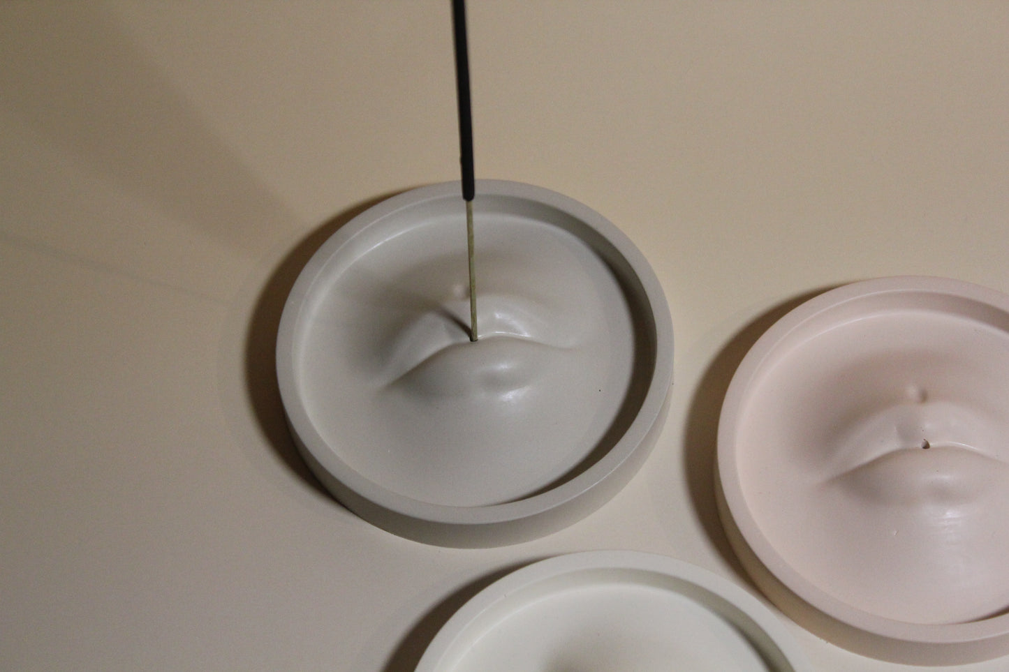Incense holder: LIPS