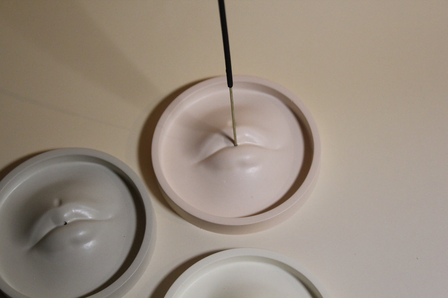 Incense holder: LIPS